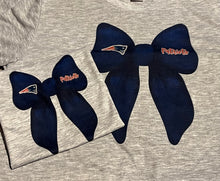 Load image into Gallery viewer, School/team bow tee